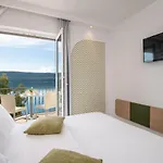 Nova 4*