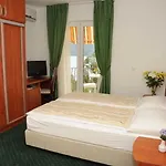 Nova 4*