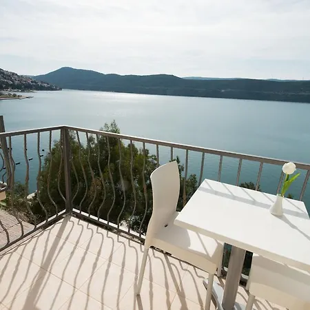 Nova Neum